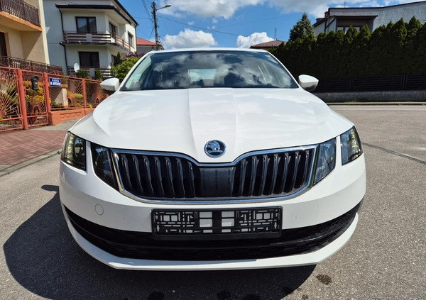 Skoda Octavia cena 37500 przebieg: 219000, rok produkcji 2020 z Tarnów małe 211